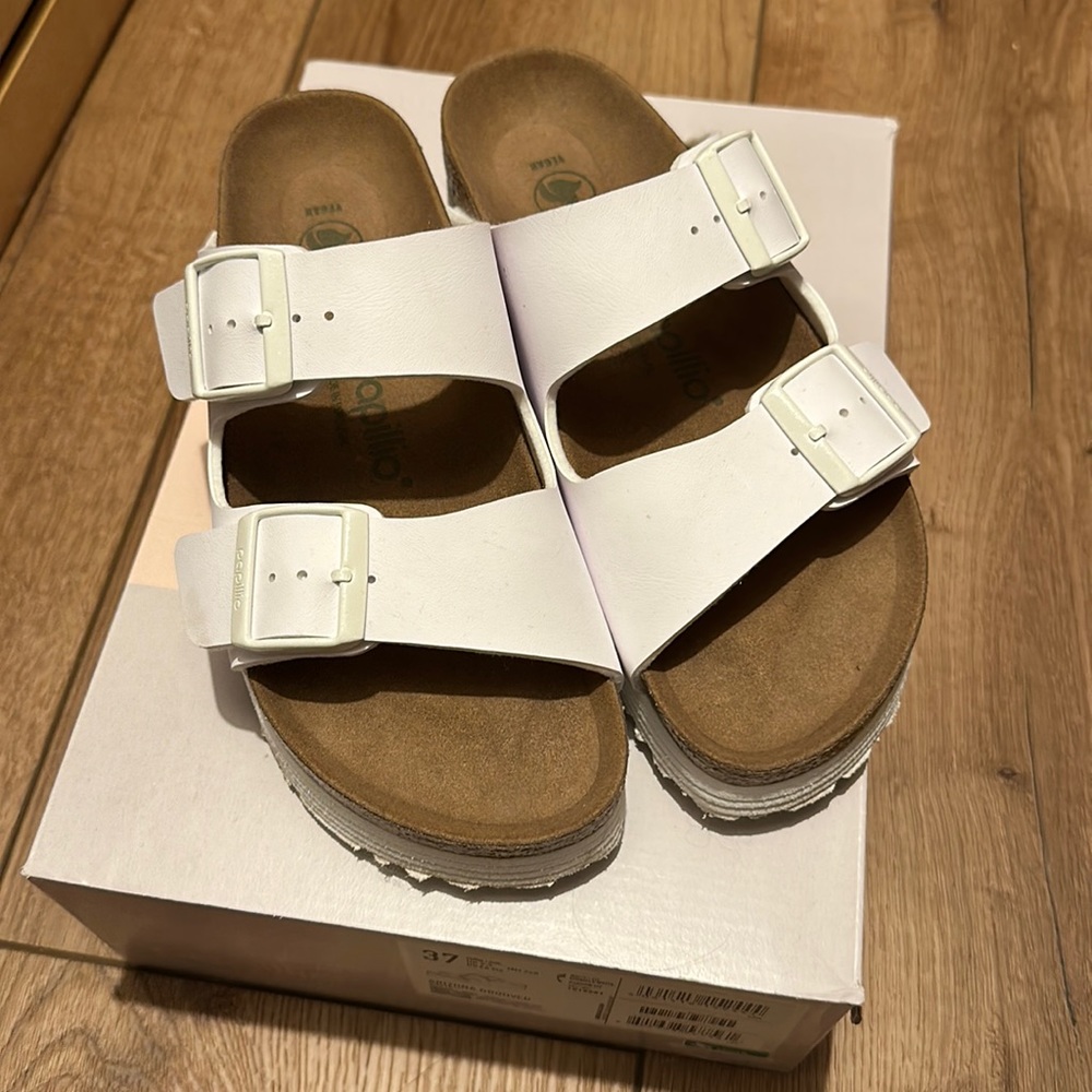 Birkenstock Arizona Platform Vegan- white size 37